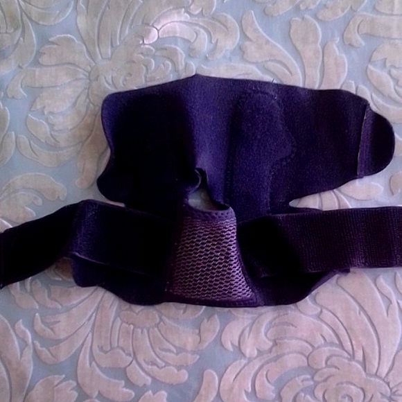 Mueller Adjustable Ankle Stabilizer in one size, fits left or right ankl… - Picture 6 of 6